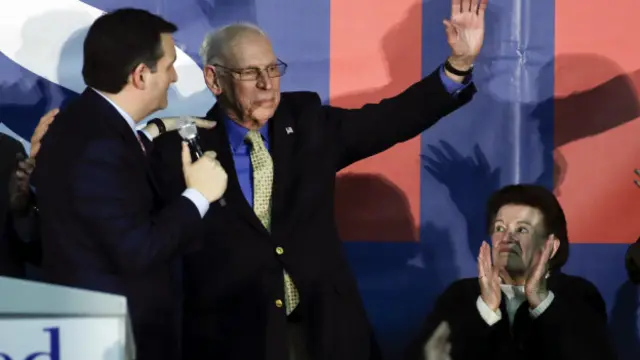 Ted Cruz junto a sus padres
