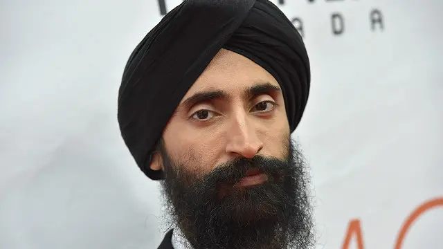El actor y diseñador de joyas Waris Ahluwalia