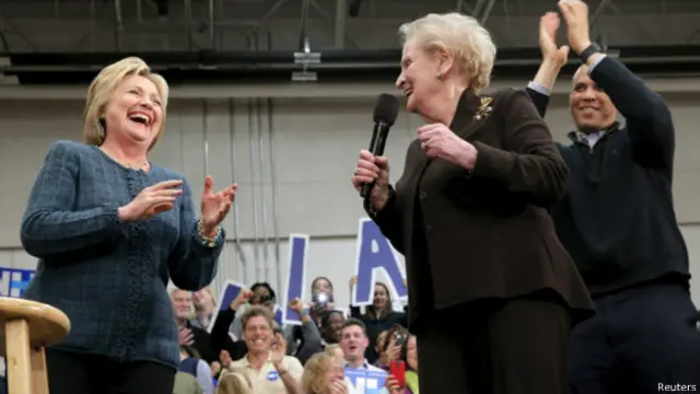  سابق وزیر خارجہ میڈلن البرائٹ کا کہنا ہے کہ خواتین کو ہلری کلنٹن کی حمایت کرنی چاہیے