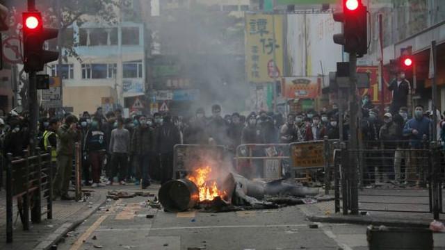 香港旺角衝突從凌晨持續到了早上。
