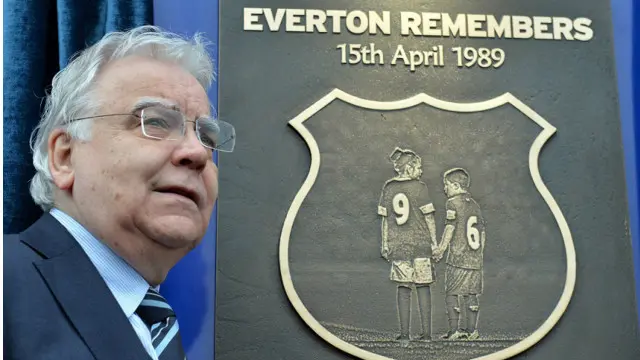 Bill Kenwright telah mengutarakan niatnya untuk menjual Everton sejak 2007 lalu.
