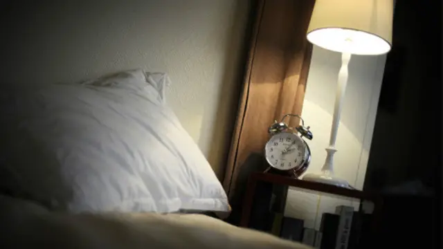 萨里大学的研究人员发现,喝咖啡的人在夜间往往更难入睡