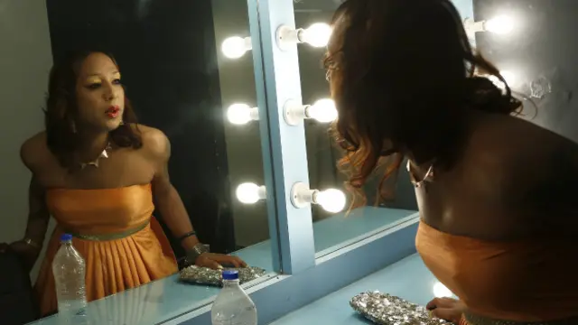 ट्रॉसजेंडर मॉडल 