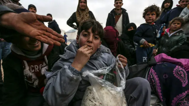  ملګرو ملتونو ويلي، چې د حکومتي ځواکونو له خوا د حلب ښار د کلابندۍ له امله تر۳۰۰ زيات کسان د خوړو له نشتوالي سره مخ دي 