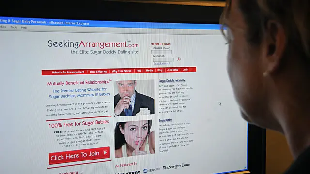 سیکنگ ارینجمنٹ کا کہنا ہے کہ اس کا مقصد امیر مردوں کا نوجوان لڑکیوں کے ساتھ ملاپ ہے