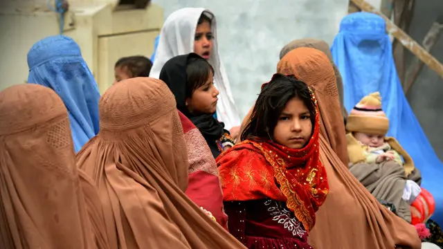 رہائیش پذیر خاندانوں کی مجموعی تعداد 1900 نفوذ پر مشتمل ہے