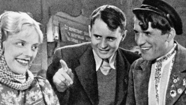 На съемках фильма "Свинарка и пастух"