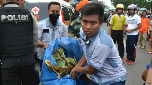 Evakuasi reruntuhan pesawat latih TNI AU dari lokasi kejadian akan dilanjutkan Kamis.