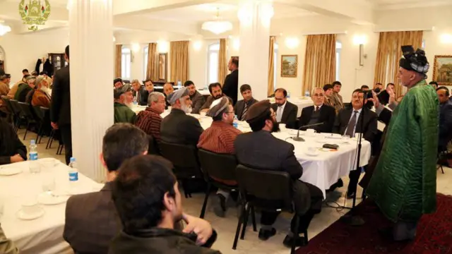 څو ورځې وړاندې، ولسمشر غني ارګ ته د کندوز قومي مشران او مدني فعالان ورغوښتي وو، چې د دغه ولایت د امنیت په ښه کېدو ورسره مشورې وکړي.