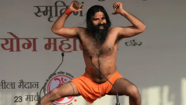معروف یوگا گرو بابا رام دیو بھارت کی تیزی سے پھیلتی ہوئی کمپنی کے مالک ہیں