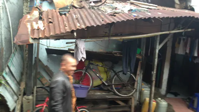 Rumah Wati di sebuah gang sempit di bilangan Kebon Kacang, Jakarta Pusat