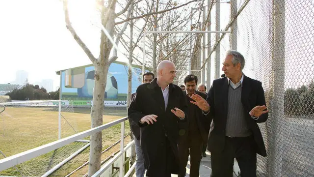 جانی اینفانتینو دبیر کل فیفا و علی کفاشیان رئیس فدراسیون فوتبال ایران در بازدید از آکادمی فوتبال ایران