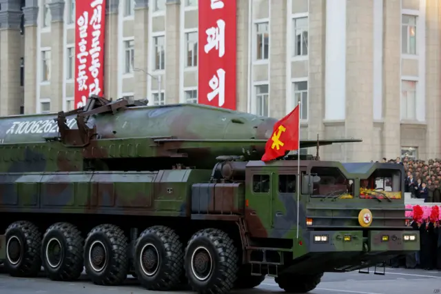 د شمالي کوریا له لوري دغه ډول څرګندونې معمول بلل کېږي او ماهرین د دغه هېواد اتومي وسلو درلودلو په اړه هم شکونه څرګندوي