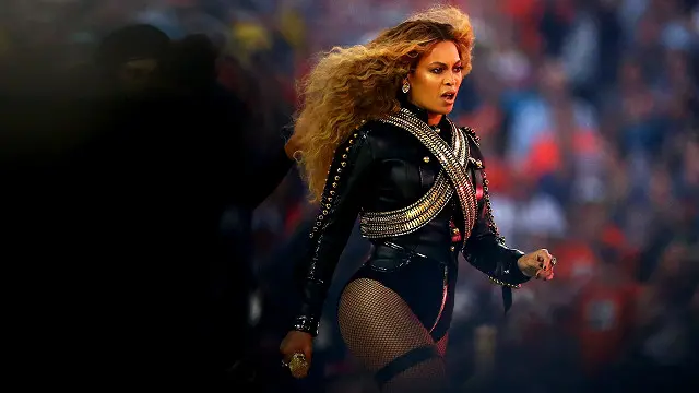 La artista de pop Beyoncé en su actuación en el Super Bowl