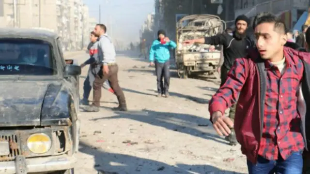 Halep'teki çatışmalar 50 bin kişinin evini terketmesine yol açtı.