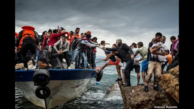 Hand of God karya Antonio Masiello