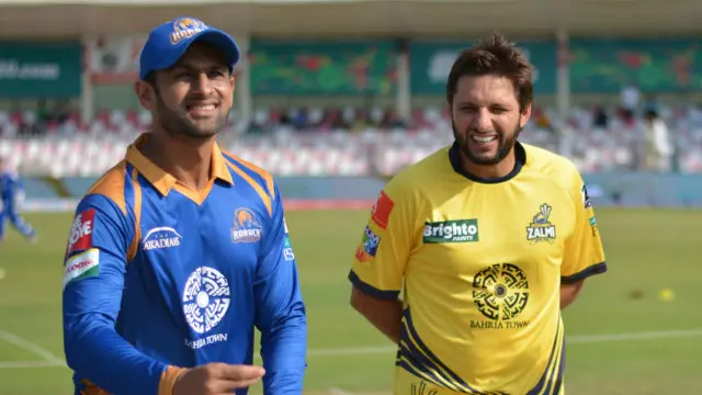 پشاور کی ٹیم کے کپتان شاہد آفریدی نے ٹاس جیت کر پہلے کھیلنے کا فیصلہ کیا تھا