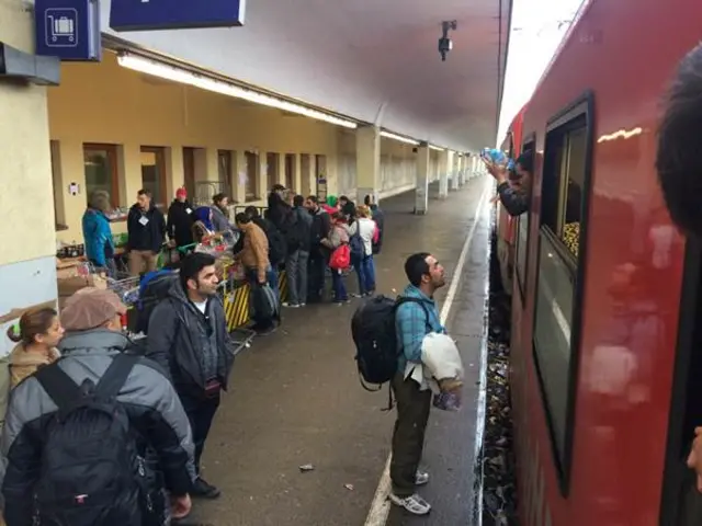 په ځانګړي توګه یو کرایه شوی اورګاډی چې پناه وړونکي له ویانا څخه لینز ته وړي.