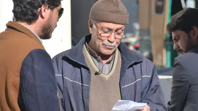 جواد موسوی اپنا کلام سناتے ہوئے