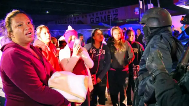 Familiares fuera del Penal de Topo Chico