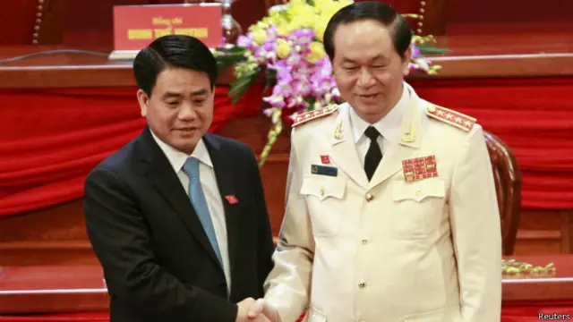 Tân Chủ tịch Hà Nội với xuất thân công an, ông Nguyễn Đức Chung (trái) sẽ phối hợp như thế nào với tân Bí thư Hoàng Trung Hải?