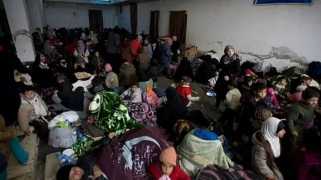 Sınırın Suriye tarafında mülteci kampları kuruldu.