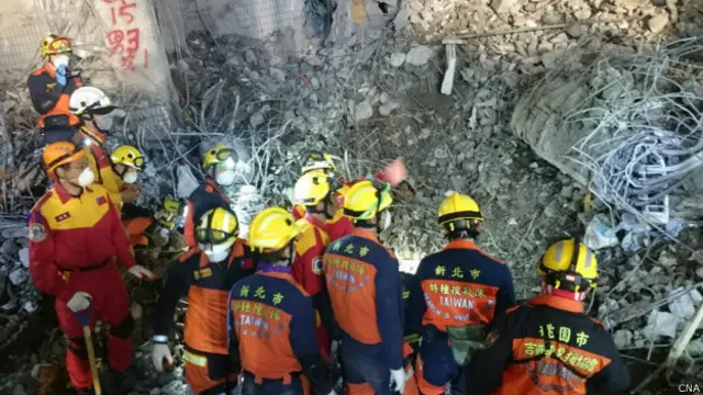 台南地震災區搜救現場