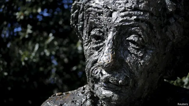 Estatua de Albert Einstein