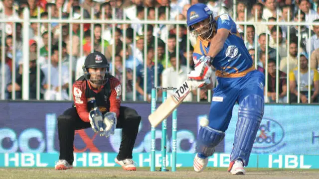 بوپارا نے 36 گیندوں پر تین چھکوں اور ایک چوکے کی مدد سے نصف سنچری بنائی