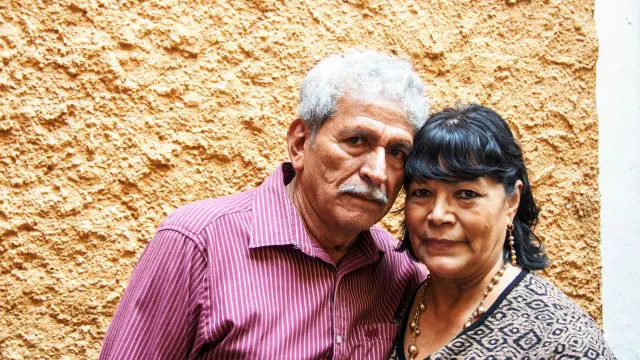 Rosario và Maria Sauceda kết hôn đã được 43 năm, nhưng vẫn muốn được thêm may mắn tình duyên
