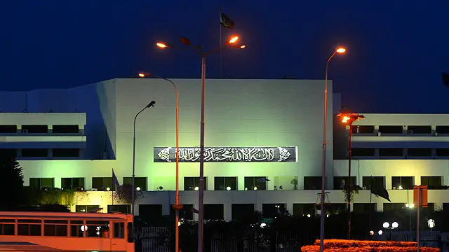 وزیراعظم کے اہلِ خانہ کے نام آنے سے بہت سے اخلاقی، قانونی اور آئینی سوالات نے جنم لیا ہے: پی ٹی آئی