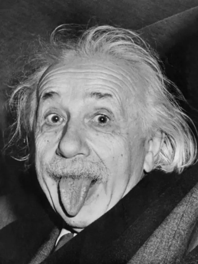 Einstein sacando la lengua