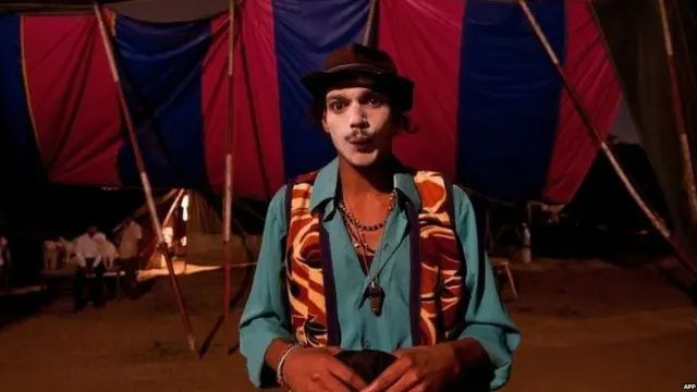 د سرکس څښتنان وايي لا تر اوسه هم د دې وخت نه دی چې نندارې ودروي او سرکس بېخي وتړي