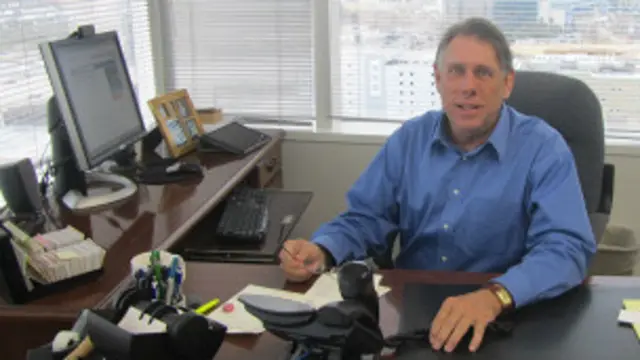 Warren Weathers, subdirector del registro de propiedad del condado de Hillsborough, al que pertenece Ybor City.