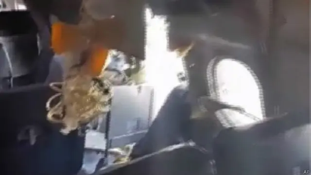 विमान में छेद 