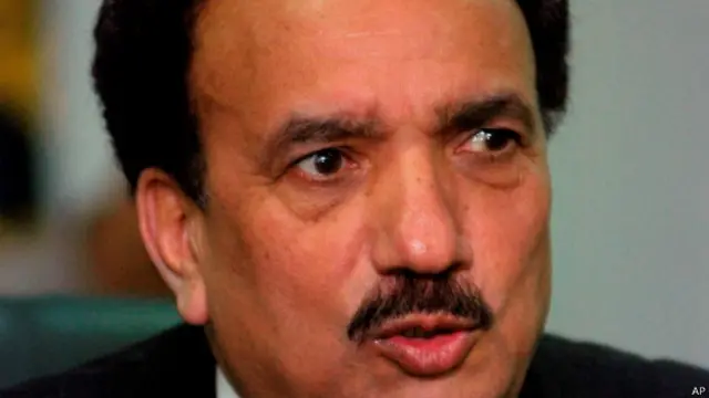 سابق وزیرِ داخلہ رحمٰن ملک نے پہلی بار سنہ 2012 میں موبائل سروس بند کرنے کا حکم دیا تھا