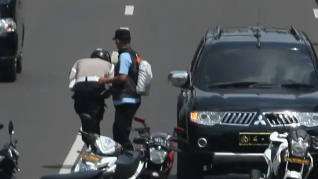 Aiptu Budiono ketika ditembak oleh salah seorang pelaku yang kemudian diidentifikasikan sebagai Muhamad Ali.