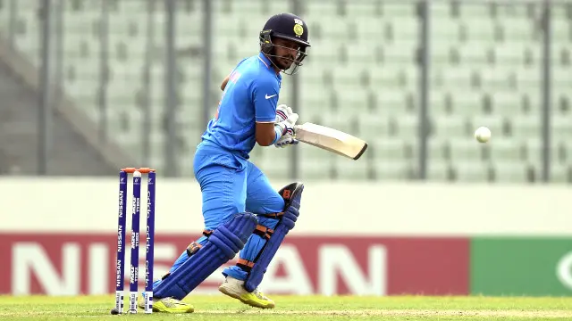  بھارت کا آغاز اچھا نہ رہا اور اس کی وکٹیں لگاتار گرتی رہیں