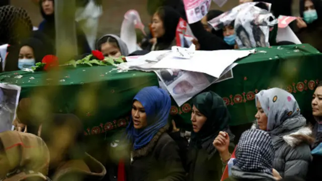 یکی از موارد تلفات غیرنظامیان سربریدن هفت غیرنظامی از جمله دختر هفت‌ساله هزاره در زابل بود که واکنش‌های بسیاری را برانگیخت