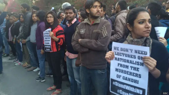जेनएयू के छात्रों और शिक्षकों का विरोध प्रदर्शन