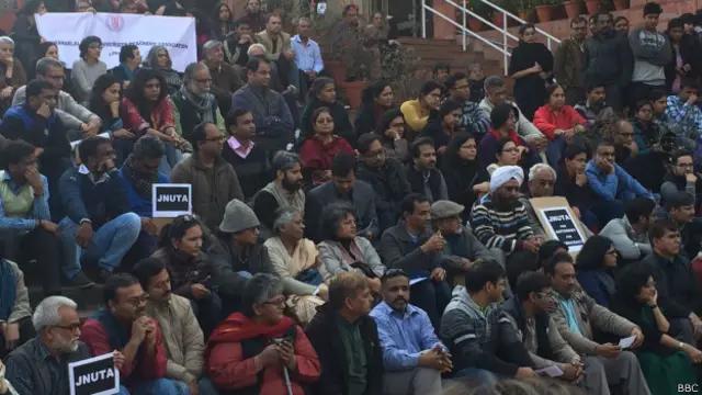 जेनएयू के छात्रों और शिक्षकों का विरोध प्रदर्शन