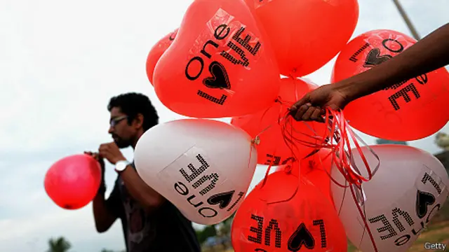 ''ඉස්සර පිරිමියා ගැහැණිය යටත් කර ගෙන ආදරය කළේ. දැන් එහෙම බැහැ.''