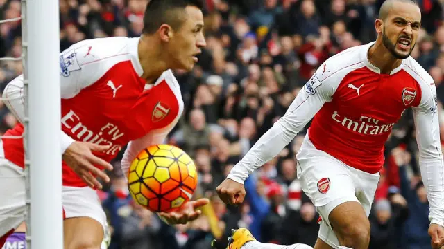 سجل هدف التعادل لارسنال ثيو والكوت في الدقيقة السبعين من المباراة