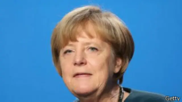 Muchos dicen que hubiera sido más fácil para los países en crisis hacer ajustes si el gobierno de Angela Merkel hubiera dejado de tener superávit.