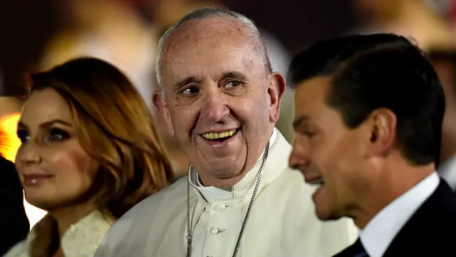 Francisco con Peña Nieto y su esposa