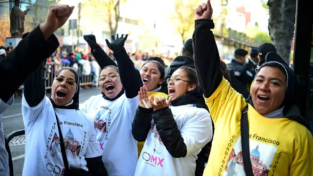 Creyentes dan la bienvenida a Francisco
