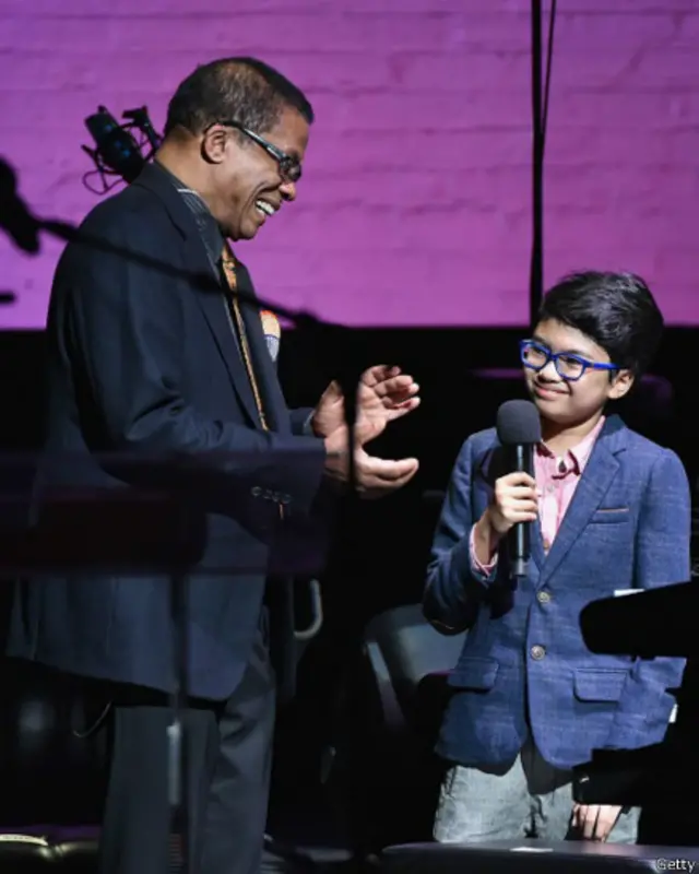 Musisi jazz sohor asal Amerika Serikat, Herbie Hancock (kiri), memuji penampilan Joey Alexander di New York, pada 2014 lalu.