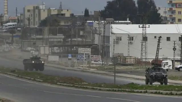 وزير الدفاع التركي يقول إن بلاده لا تفكر في دخول سوريا