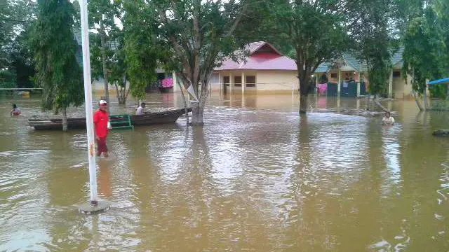 Banjir melanda Siak Hulu, Riau.