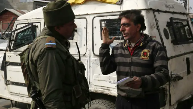 ہڑتال کی وجہ سے ٹرین سروس معطل ہو گئی جبکہ امتحانات کو بھی ملتوی کر دیا گیا۔